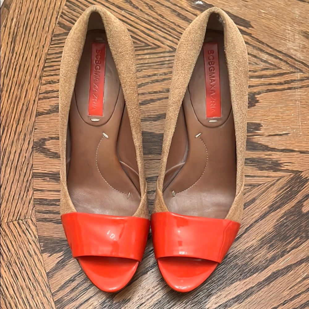 BCBGMAXAZRIA Women's Red and Tan Shoes